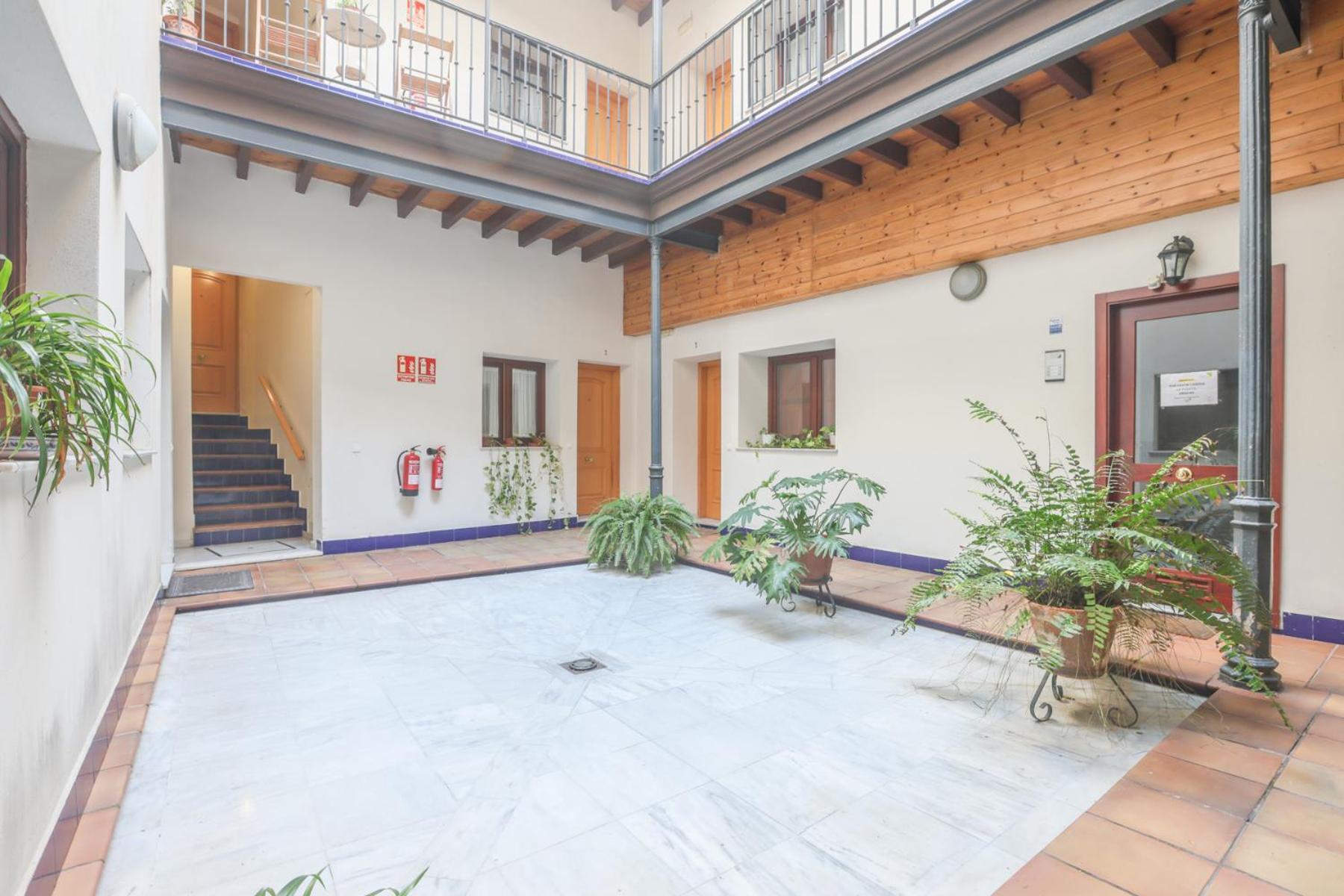 Galindo Center Premium Suites, Free Parking Siviglia Esterno foto